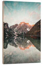 Stampa su legno Sunrise at the braies lake