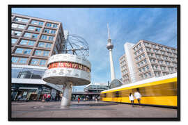 Gerahmter Kunstdruck Weltzeituhr und Fernsehturm am Alexanderplatz in Berlin