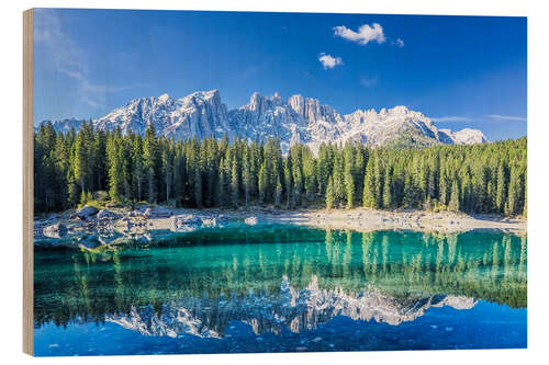 Holzbild Karersee mit Latemar Gebirgskette, Dolomiten, Italien