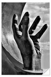 Selvklebende plakat Gripping hand in black and white