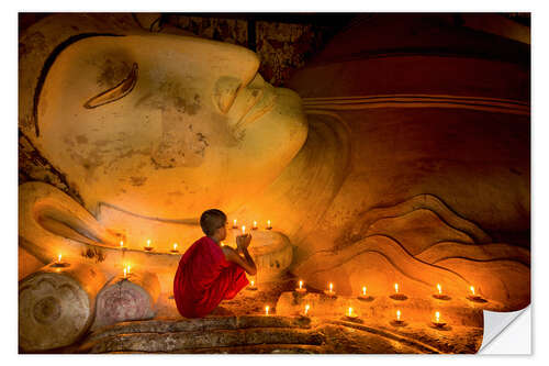 Sisustustarra Monk in Shinbinthalyaung Temple