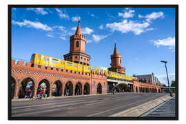 Gerahmter Kunstdruck Oberbaumbrücke in Berlin im Sommer