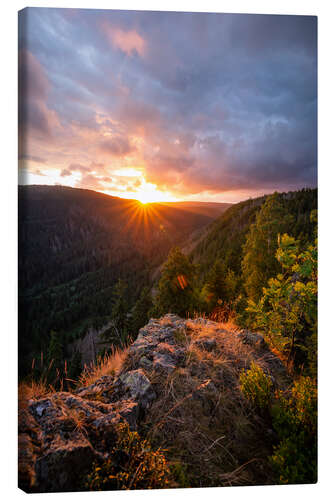 Canvastavla Dramatic sunset on a cliff in the Harz