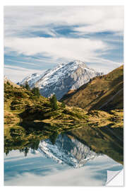 Selvklebende plakat Trüebsee mountain lake with Schlossberg mountain peak at Titlis Engelberg in Switzerland at fall