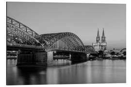 Aluminiumtavla Hohenzollern Bridge and Cologne Cathedral black-and-white