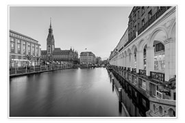 Reprodução  Hamburg Alsterarkaden and city hall black-and-white - Michael Valjak