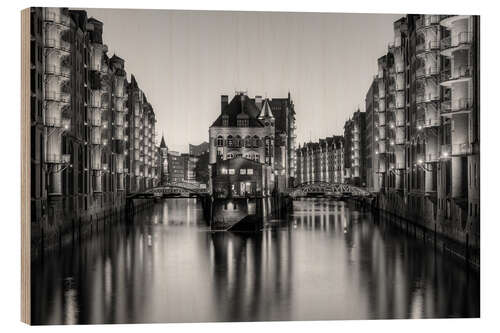 Holzbild Hamburg Wasserschloss Speicherstadt schwarz-weiß