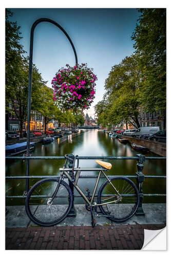 Selvklebende plakat The bike at the canal, Amsterdam