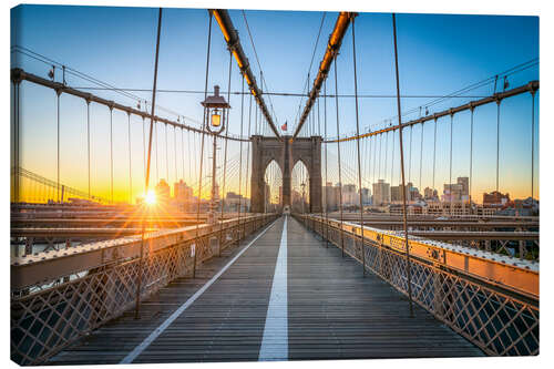 Quadro em tela Brooklyn Bridge at sunrise in front of the Brooklyn skyline