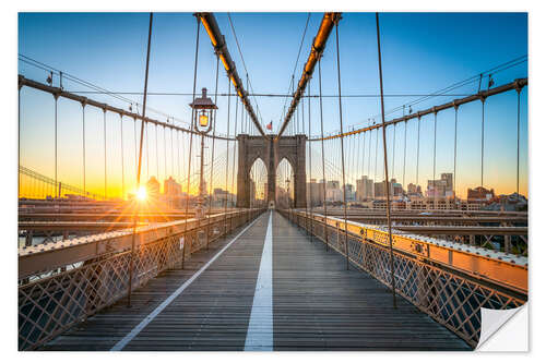 Selvklebende plakat Brooklyn Bridge at sunrise in front of the Brooklyn skyline