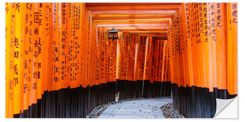 Självhäftande poster Torii gates at Fushimi Inari Shrine, Kyoto