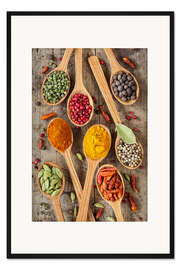 Gerahmter Kunstdruck Bunte Gewürze in Holzlöffel