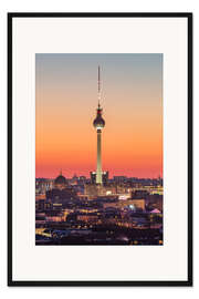Gerahmter Kunstdruck Berliner Fernsehturm nach Sonnenuntergang