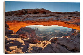 Holzbild Sonnenaufgang am Mesa Arch im Canyonlands-Nationalpark, Moab, Island in the Sky, Utah, USA