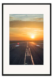 Gerahmter Kunstdruck Startbahn in den Sonnenuntergang