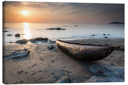 Lerretsbilde Dugout on the beach of Malawi lake