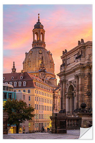 Selvklebende plakat Dresdner Frauenkirche i kveldslampen