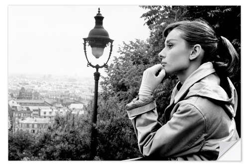 Sticker mural Audrey Hepburn regardant au loin