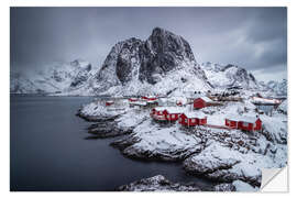 Selvklebende plakat Røde hus i vinterlandskap, Lofoten