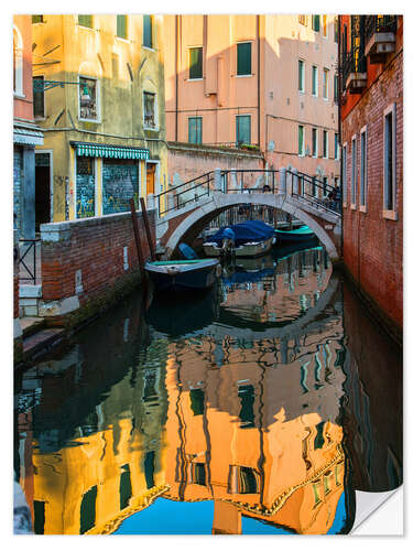 Selvklebende plakat Fargerike smug i Venezia