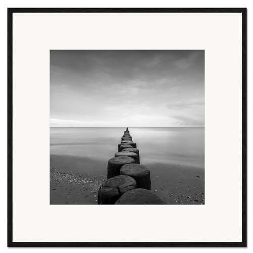 Plakat artystyczny premium w ramie Groynes on the Baltic Sea