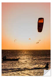 Naklejka na ścianę Kitesurfing in the sunset