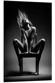 Magnettafel Nackte Frau auf einem Stuhl