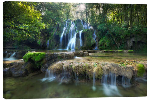 Leinwandbild Malerischer Wasserfall im Wald