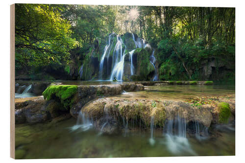 Holzbild Malerischer Wasserfall im Wald