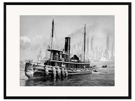 Framed art print Tugboat in front of the Manhattan skyline