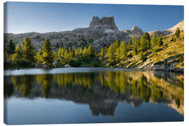 Stampa su tela Lago di montagna nelle Dolomiti, Italia