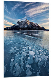 Hartschaumbild Eisblasen im See bei Sonnenuntergang