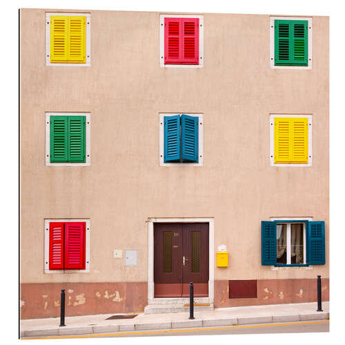 Quadro em plexi-alumínio Building with Colourful Shutters