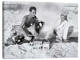 Leinwandbild Paar beim Picknick am Strand, 50er Jahre