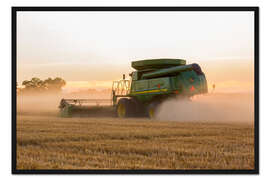 Gerahmter Kunstdruck Mähdrescher bei der Weizenernte