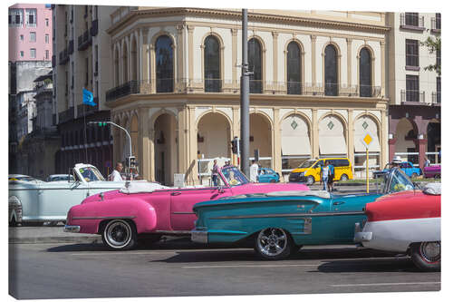 Lerretsbilde Vintage cars in front of Parque Central, Havana, Cuba