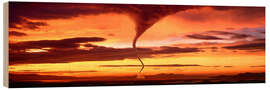 Puutaulu Tornado at sunset