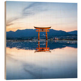 Quadro de madeira Torii vermelho em Miyajima ao pôr do sol