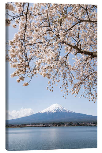 Lerretsbilde Mount Fuji behind Lake Kawaguchiko III