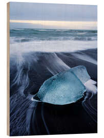 Wood print Ice block on the beach of Jökulsárlón, Iceland - Peter Wey