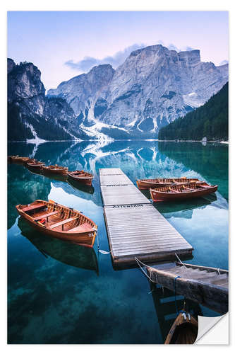 Selvklæbende plakat Reflection in the Lago di Braies