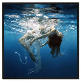 Gerahmter Kunstdruck Weiße Bänder unter Wasser