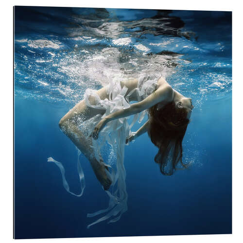 Galleriprint White ribbons under water