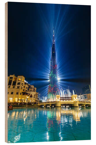 Hout print Burj Khalifa illuminated at night, Dubai