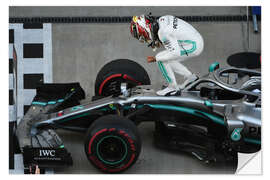 Sticker mural Lewis Hamilton célébrant sa victoire dans le parc fermé, Sotchi 2019