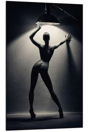 Aluminium print Woman in the spotlight