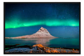 Gerahmter Kunstdruck Der Kirkjufell-Berg im Nordlicht