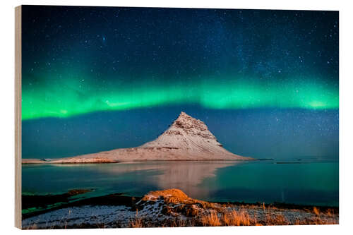 Tableau en bois Montagne de Kirkjufell sous une aurore boréale