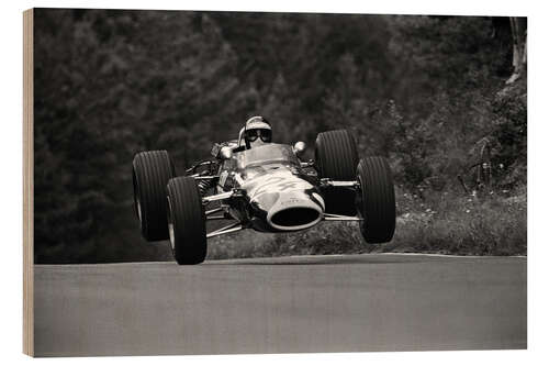 Holzbild Jackie Oliver im Lotus 48 Ford auf dem Nürburgring 1967