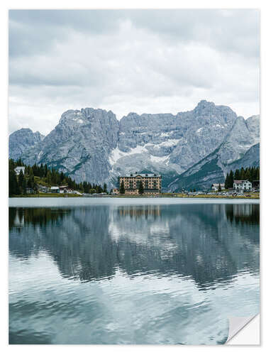 Selvklebende plakat Hotel on the lake